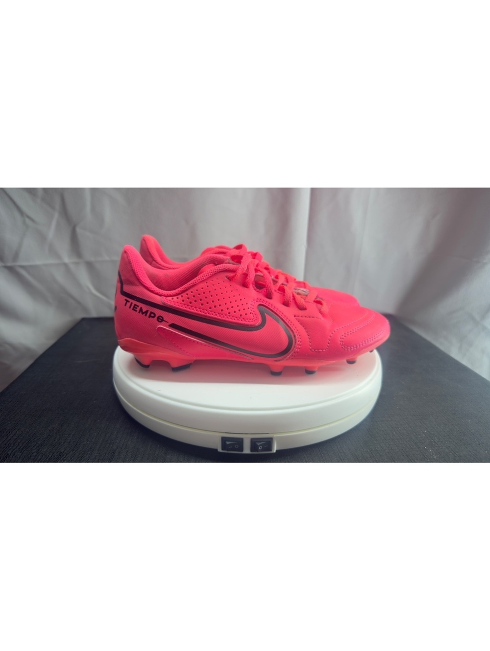 Kids Nike Jr TIEMPO LEGEND 9 Club Soccer Cleats, Hot Pink